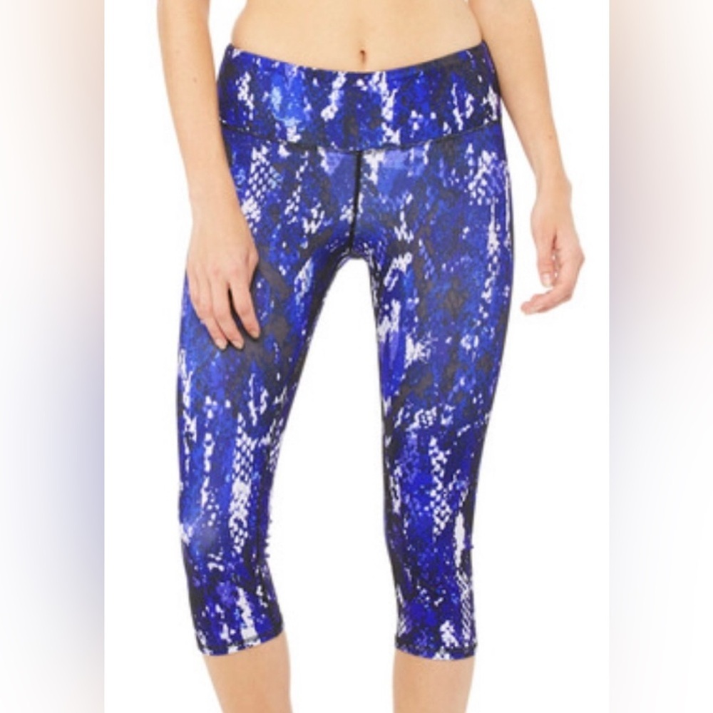 Alo Yoga Python Print Capri